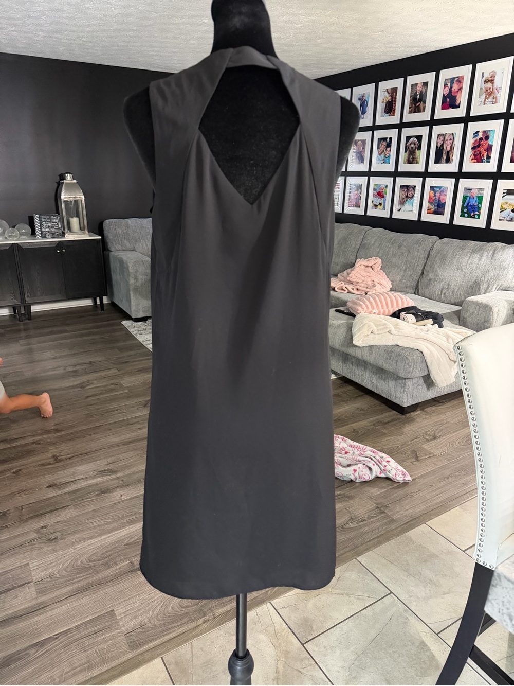 Pink Republic Black Sleeveless Shift Dress Medium V Back 34” Length - Picture 3 of 4